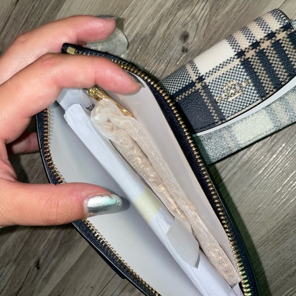 Coach Poppy crossbody with card case brand new - Picture 3 of 4